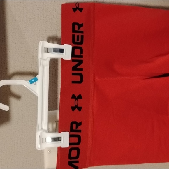 *SOLD*🌸Under Armour Red Reversible Athletic Shorts Small - Picture 8 of 8